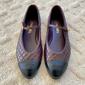 🍇CHANEL Maroon and Black Quilted Flats